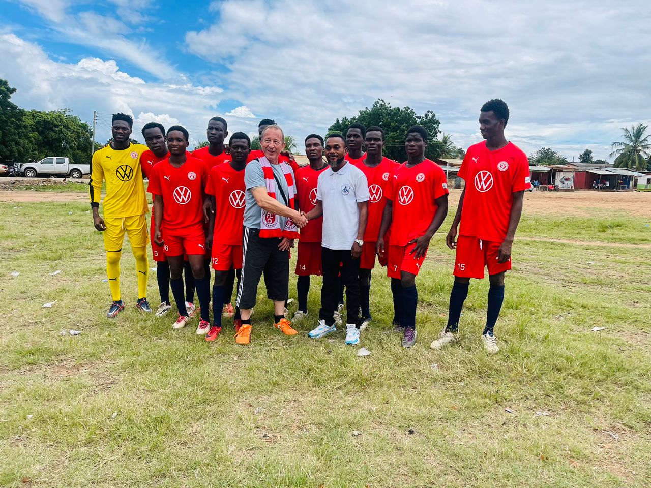 Du betrachtest gerade Gemeinsam Rot | FCO im Fußballverrückten Ghana