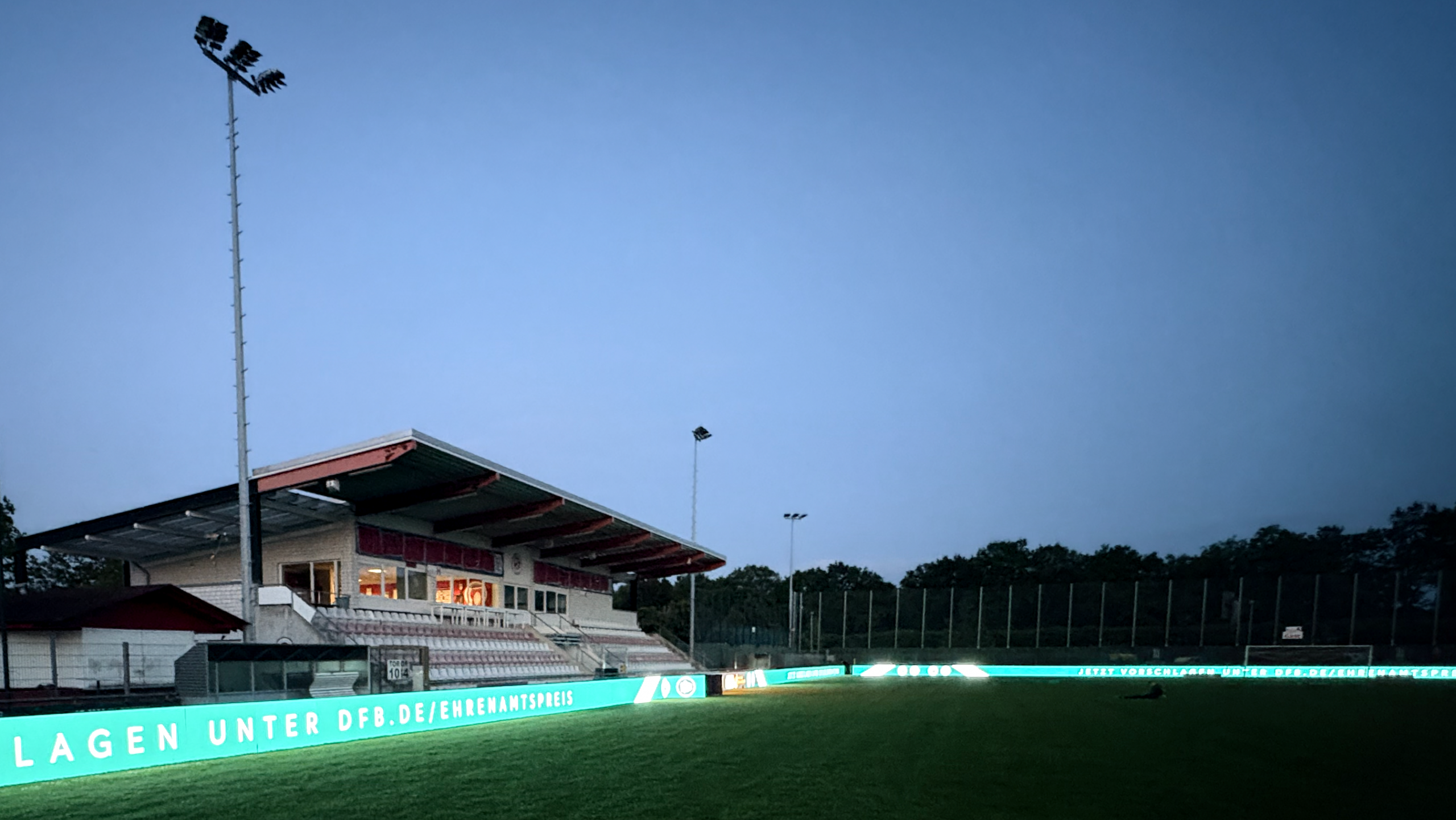 Tribüne2